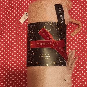 NWT Victoria's Secret Plush Scarf
